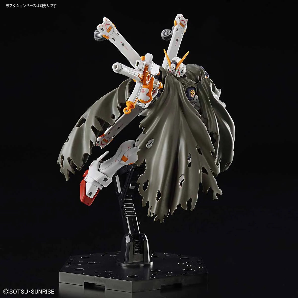 Gunpla Crossbone Gundam X1 RG 1/144 – maquette montée pose avec cape