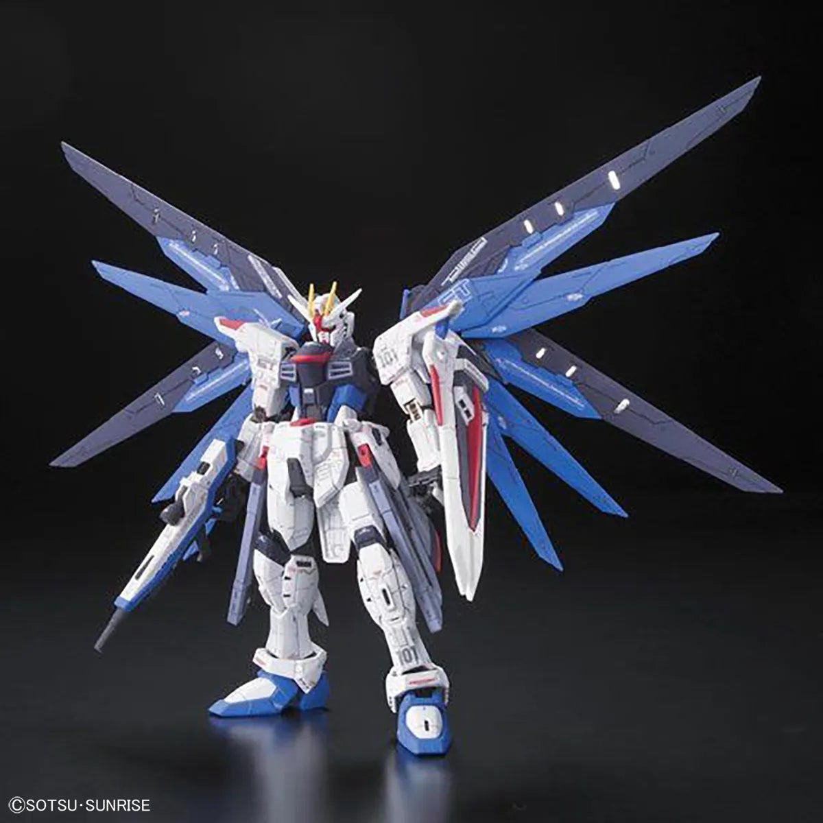 Gunpla Freedom Gundam RG 1/144 – maquette montée vue avant