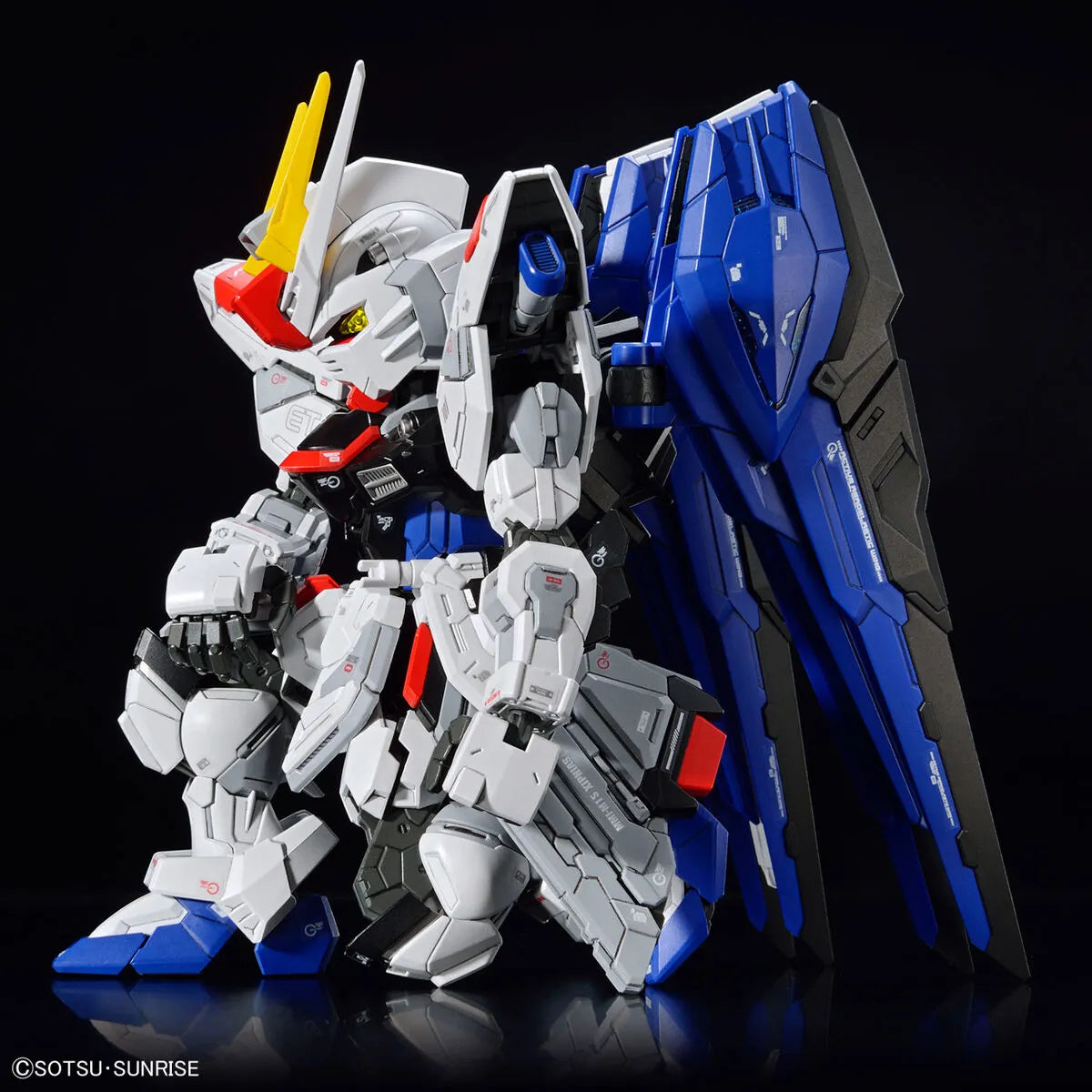Gunpla Freedom Gundam MGSD – maquette montée pose à genoux