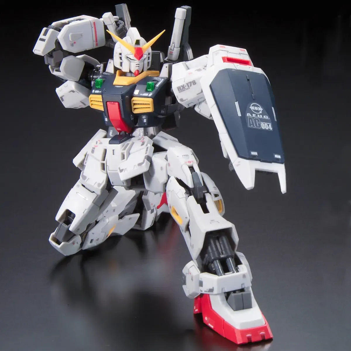Gunpla Gundam Mk-II AEUG RG 1/144 – maquette montée pose