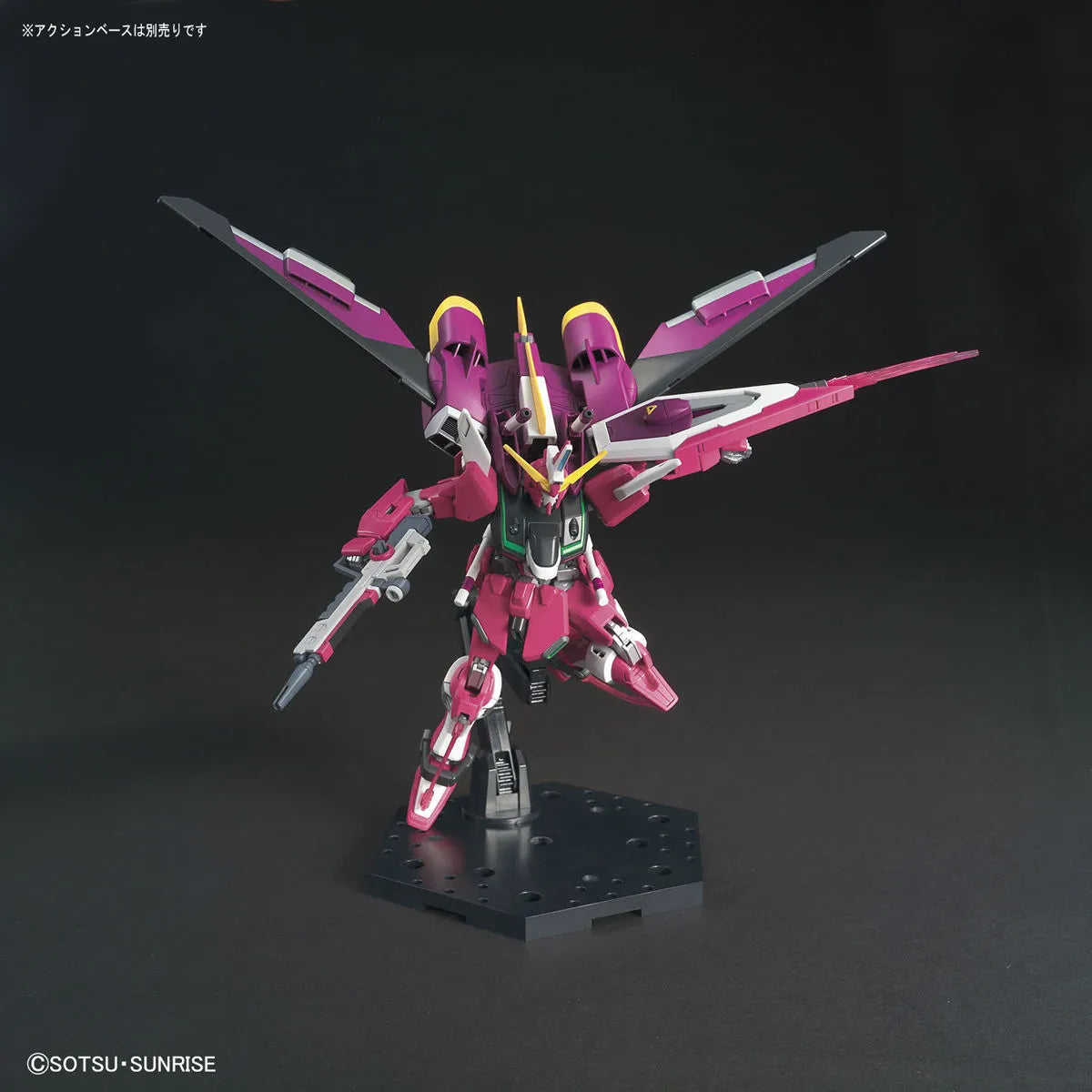Gunpla Infinite Justice Gundam HG 1/144 – maquette montée pose vol