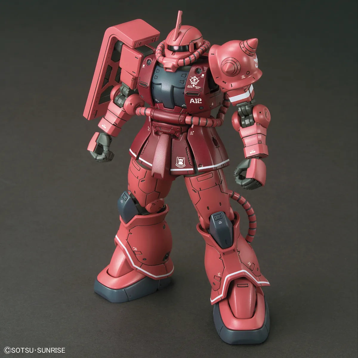 Gunpla MS-06S Zaku II Red Comet Version - Gundam The Origin HG 1/144 – maquette montée vue avant