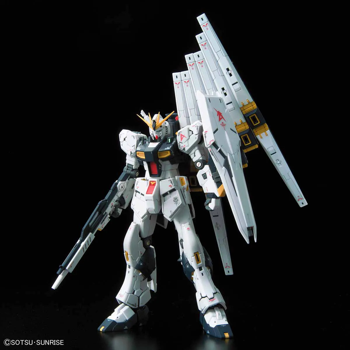 Gunpla RX-93 v Gundam RG 1/144 – maquette montée vue avant