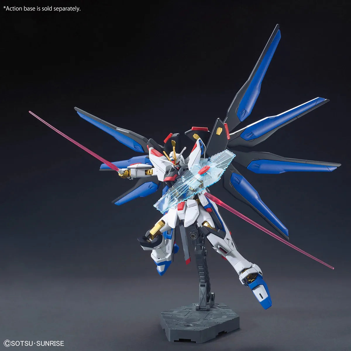Gunpla Strike Freedom Gundam HG 1/144 – maquette montée pose avec sabres