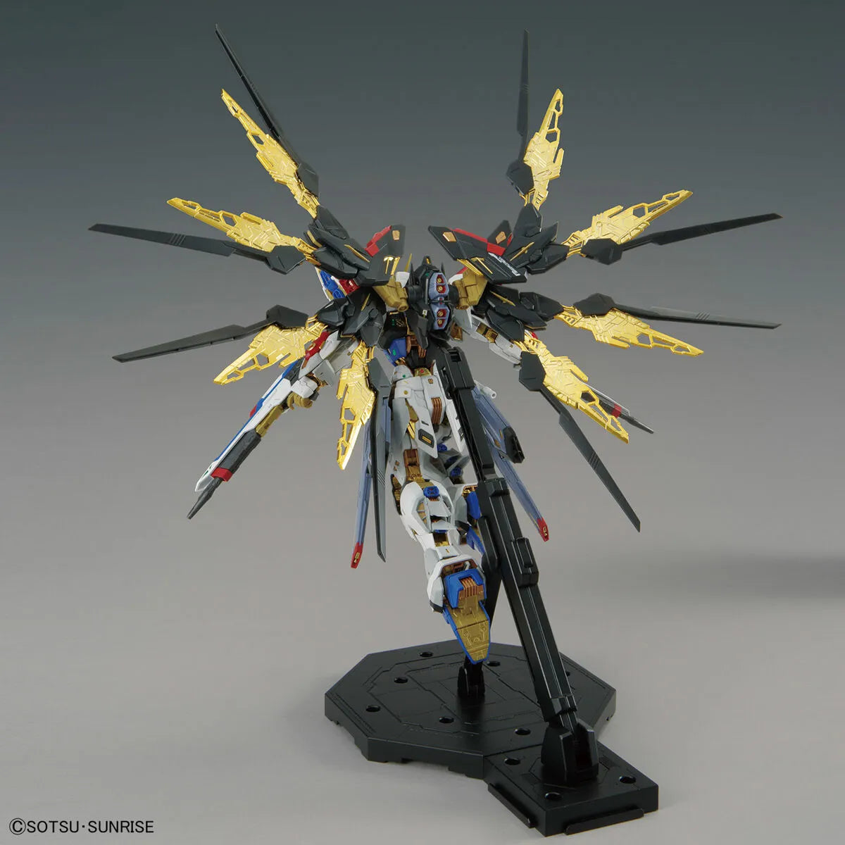 Gunpla Strike Freedom Gundam MGEX 1/100 – maquette montée vue arrière