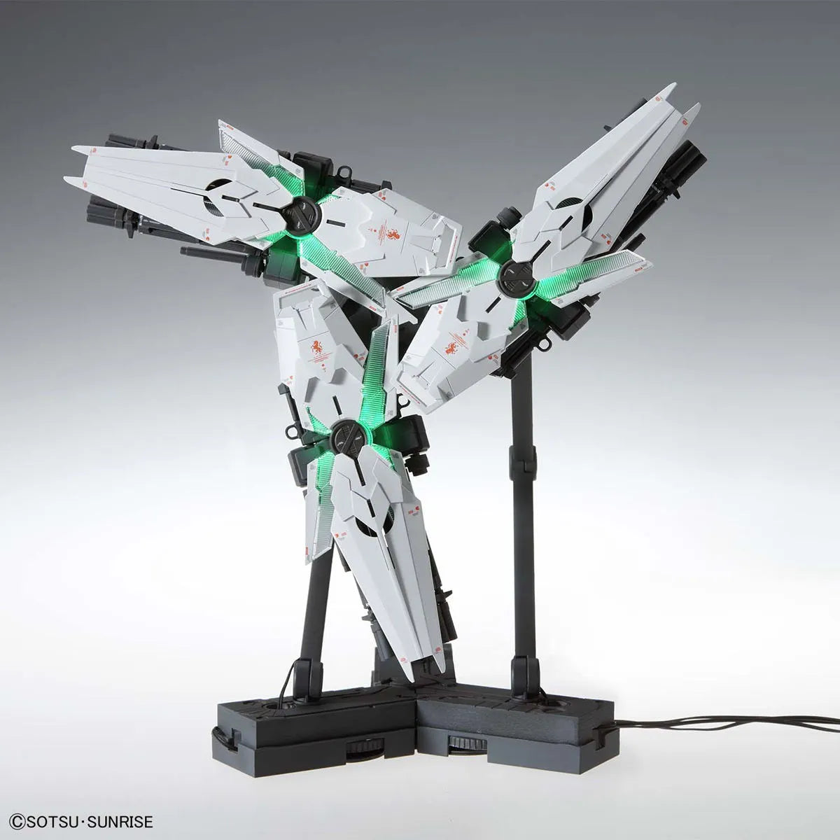 Gunpla Unicorn Gundam MGEX 1/100 – maquette montée vue bouclier