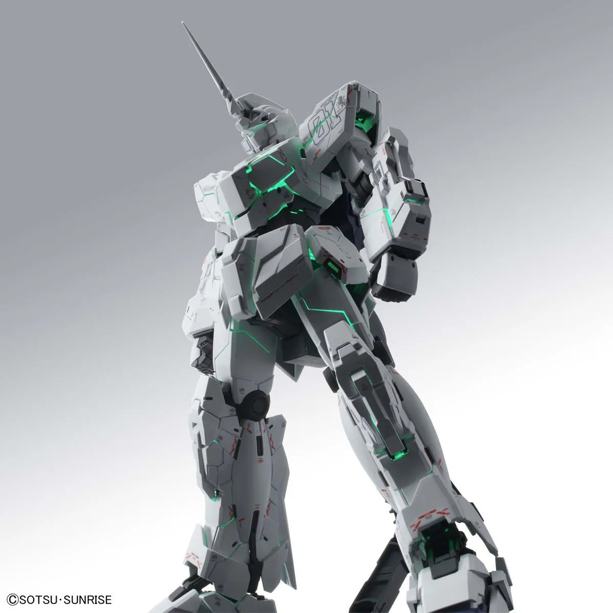 Gunpla Unicorn Gundam MGEX 1/100 – maquette montée vue de côté