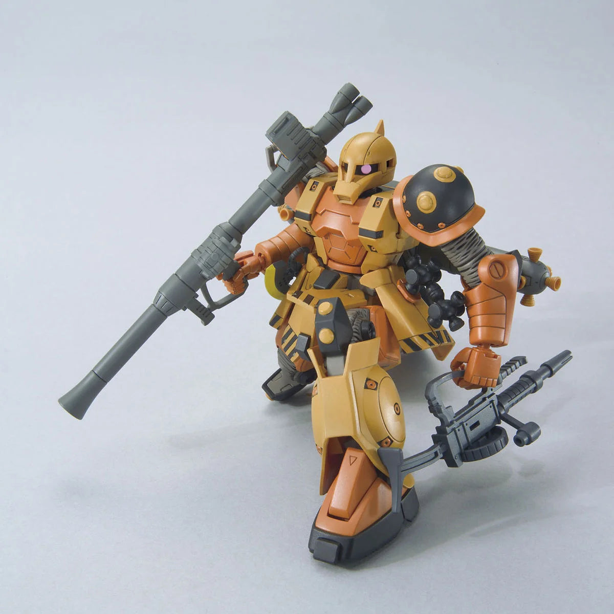 Gunpla HG 1/144 MS-05 Zaku I - posing