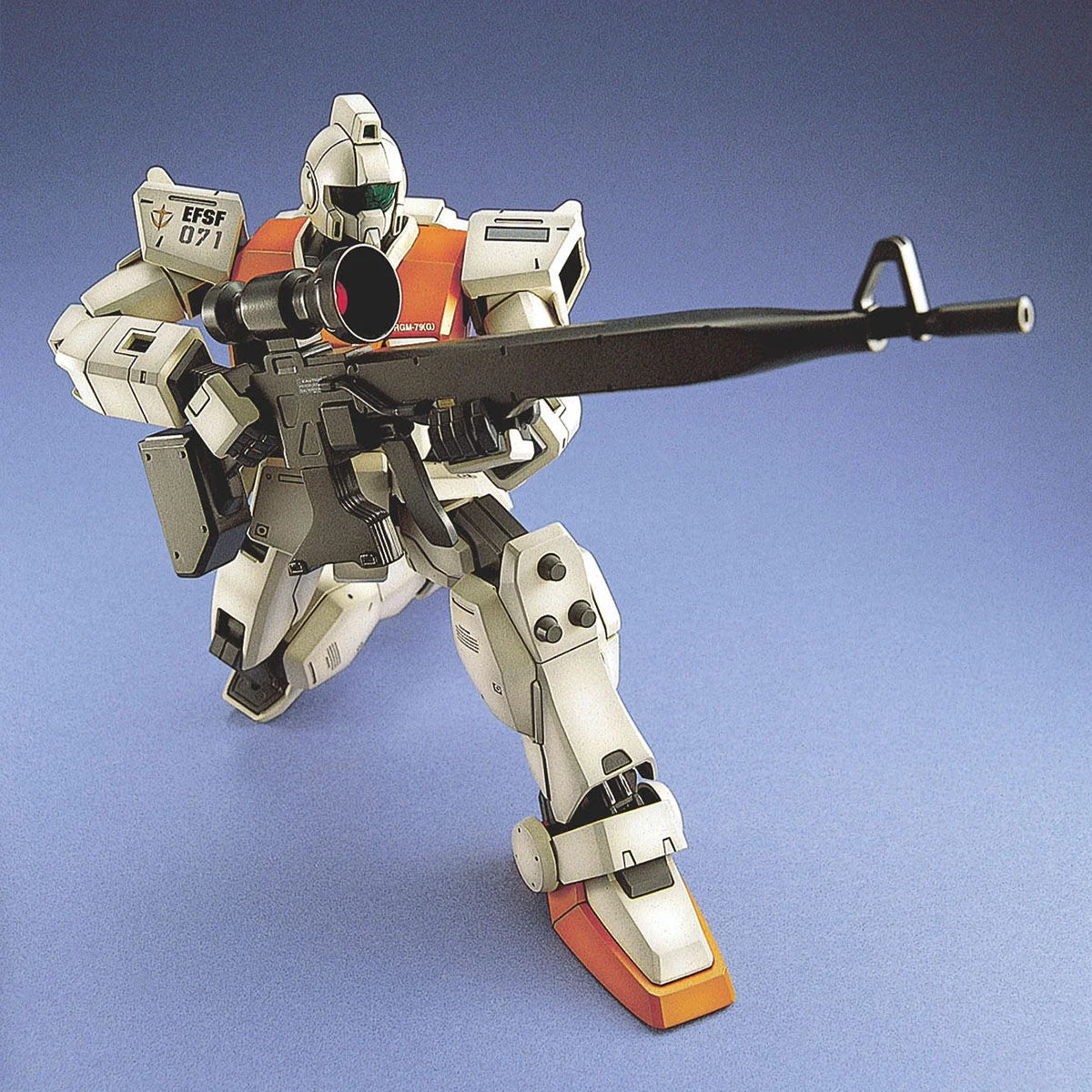 Gunpla MG 1/100 RGM-79(G) GM - Posing avec fusil