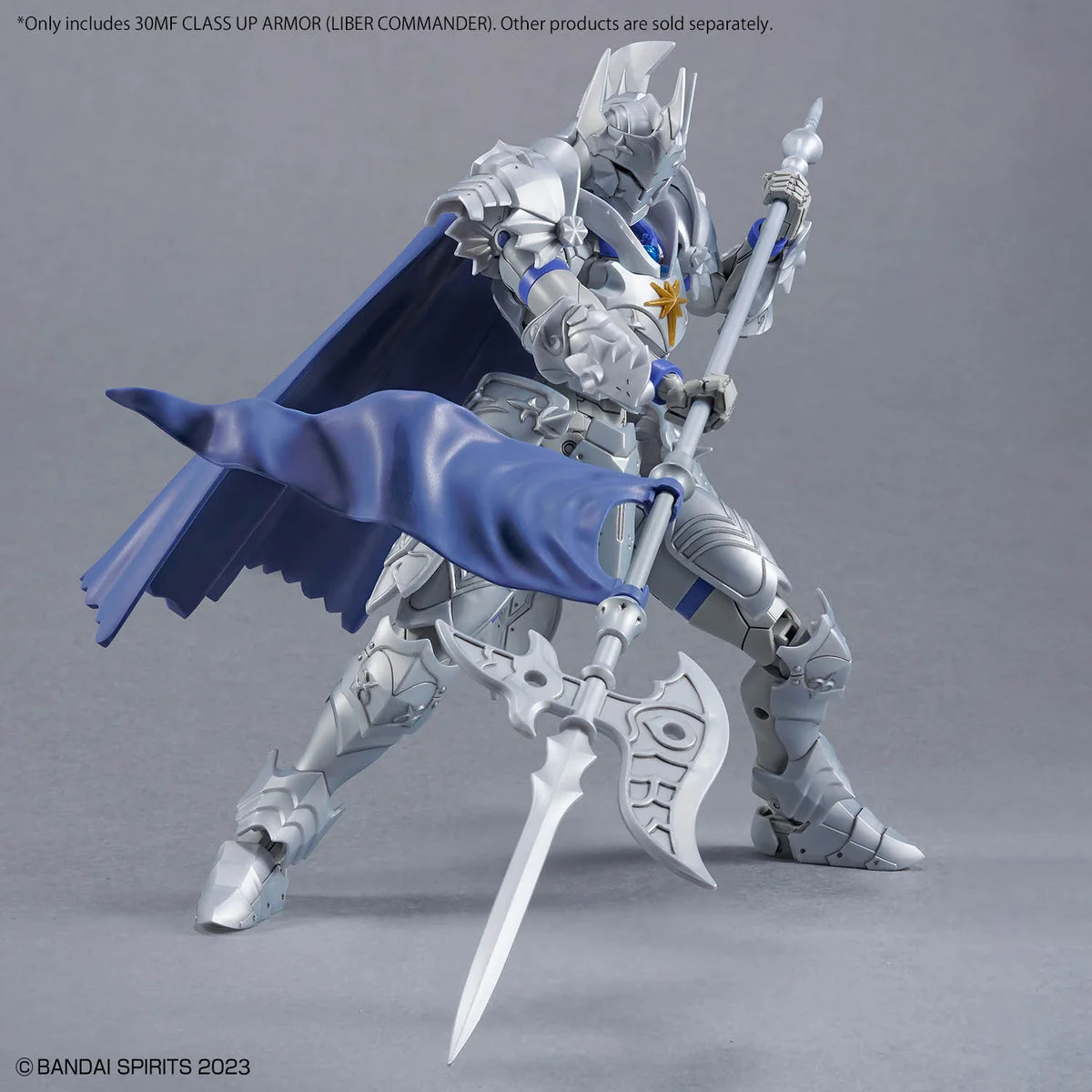 30MF CLASS UP ARMOR LIBER COMMANDER - Posing avec Hallebarde
