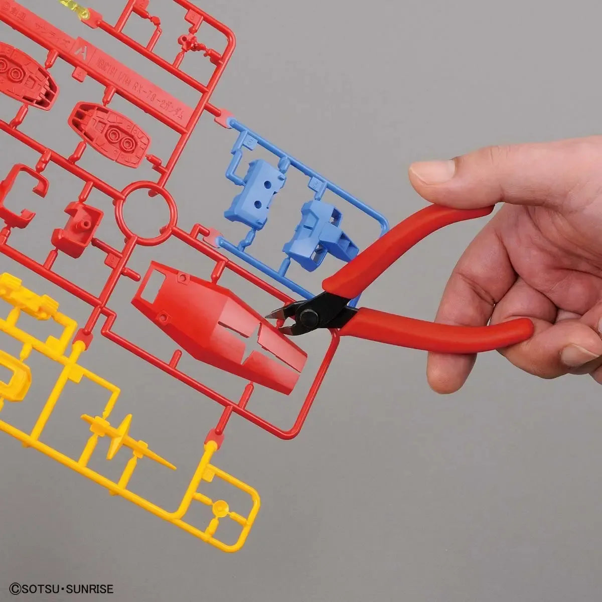 Bandai pince coupante demonstration sur grappe