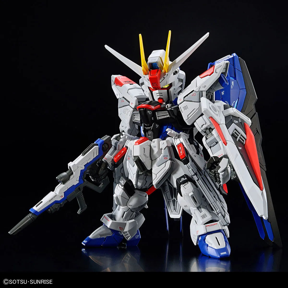 Gunpla Freedom Gundam MGSD – maquette montée vue de face