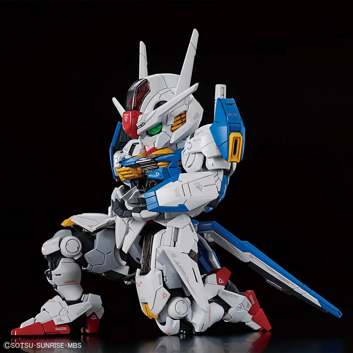 Gunpla Gundam Aerial MGSD – maquette montée pose à genoux