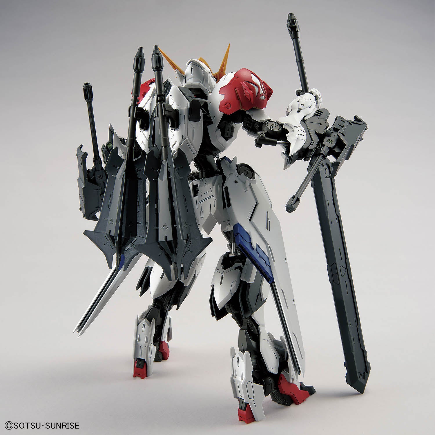 Gunpla Gundam Barbatos Lupus MG 1/100 – maquette montée vue de dos
