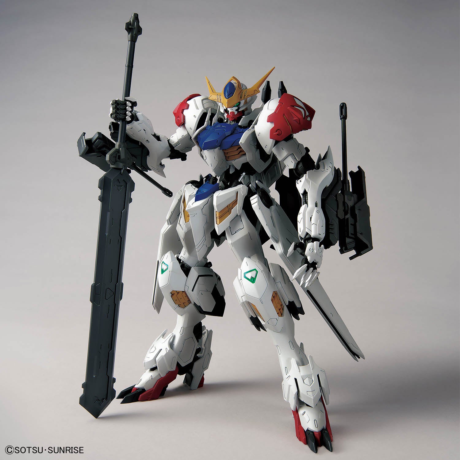 Gunpla Gundam Barbatos Lupus MG 1/100 – maquette montée vue de face