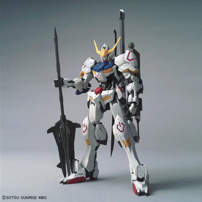Gunpla Gundam Barbatos MG 1/100 – maquette montée vue avant avec armes