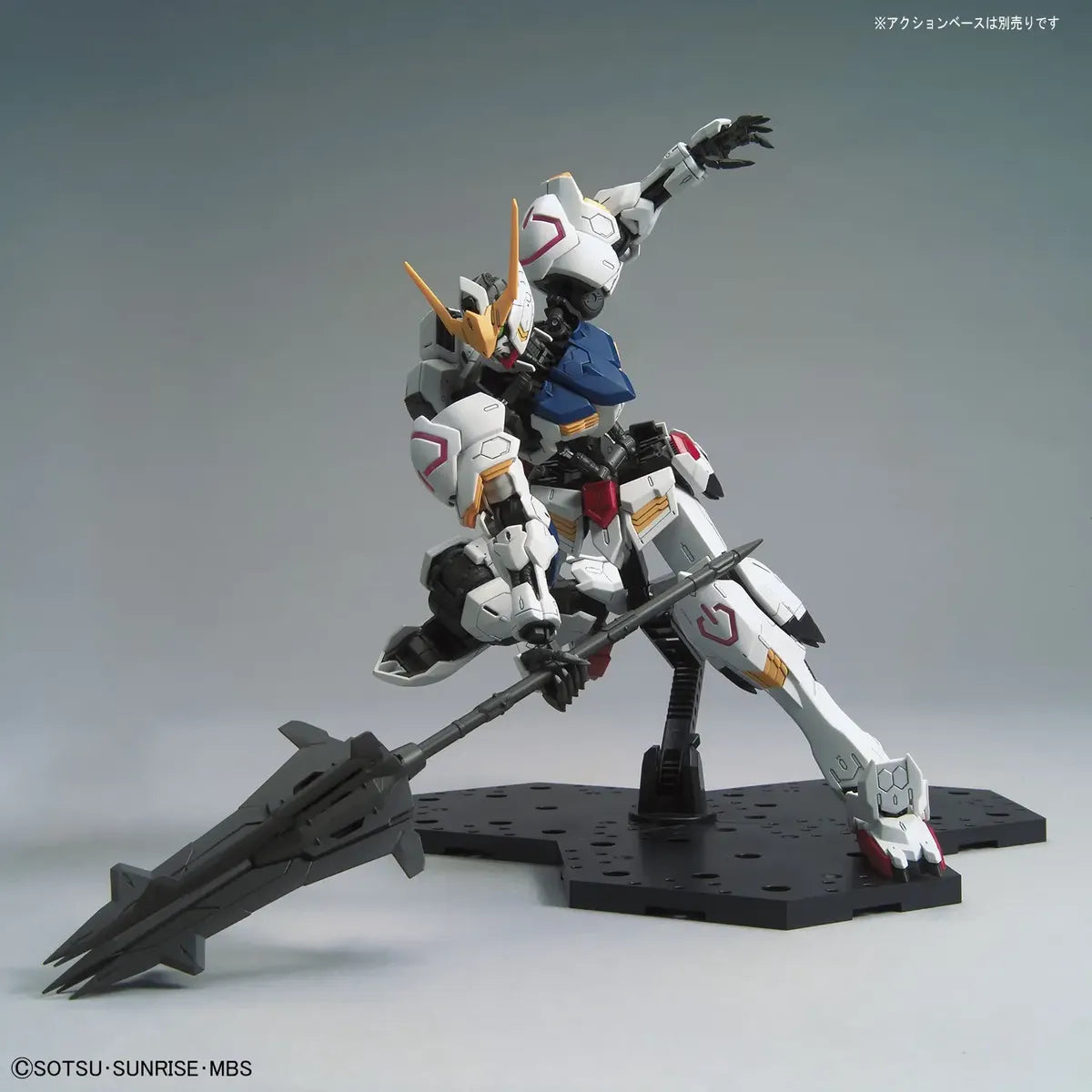 Gunpla Gundam Barbatos MG 1/100 – maquette montée pose