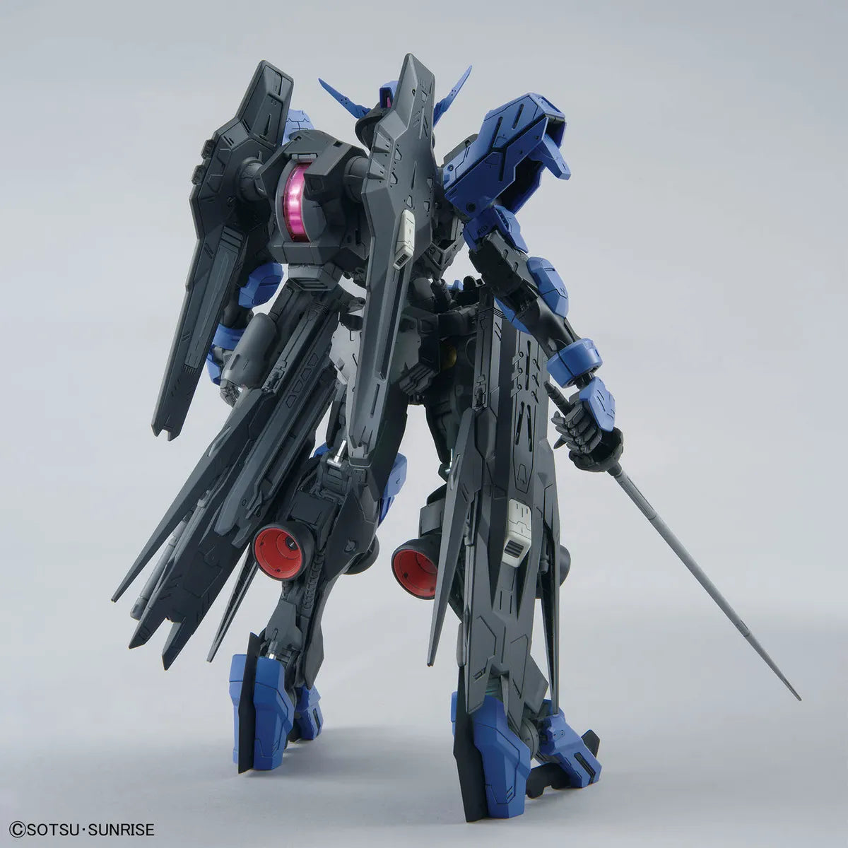 Gunpla Gundam Vidar MG 1/100 – maquette montée vue arrière