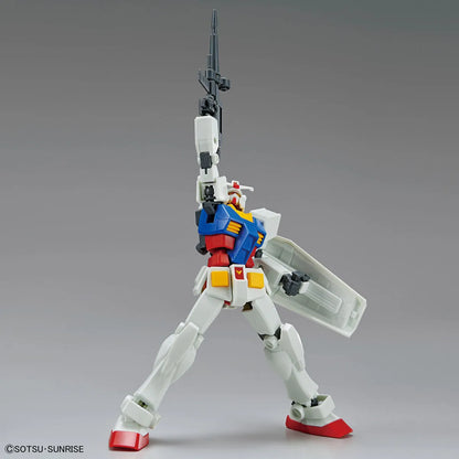 Gunpla RX-78-2 Gundam EG 1/144 – maquette montée pose