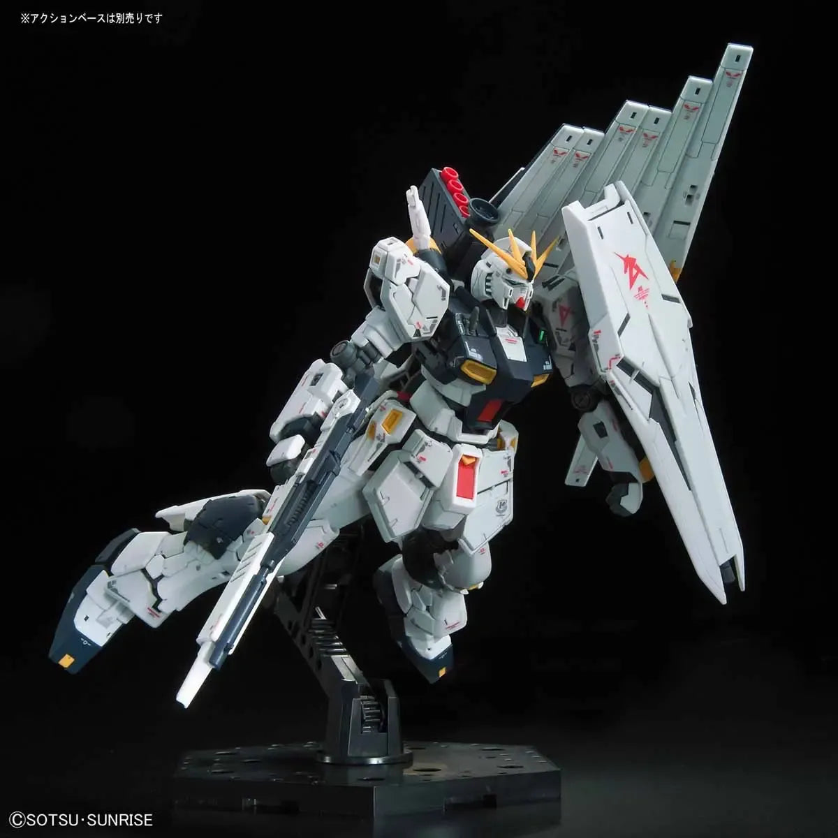 Gunpla RX-93-v Gundam RG 1/144 – maquette montée pose vol