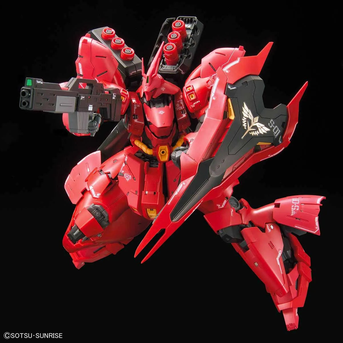Gunpla Sazabi RG 1/144 – maquette montée pose avec armes