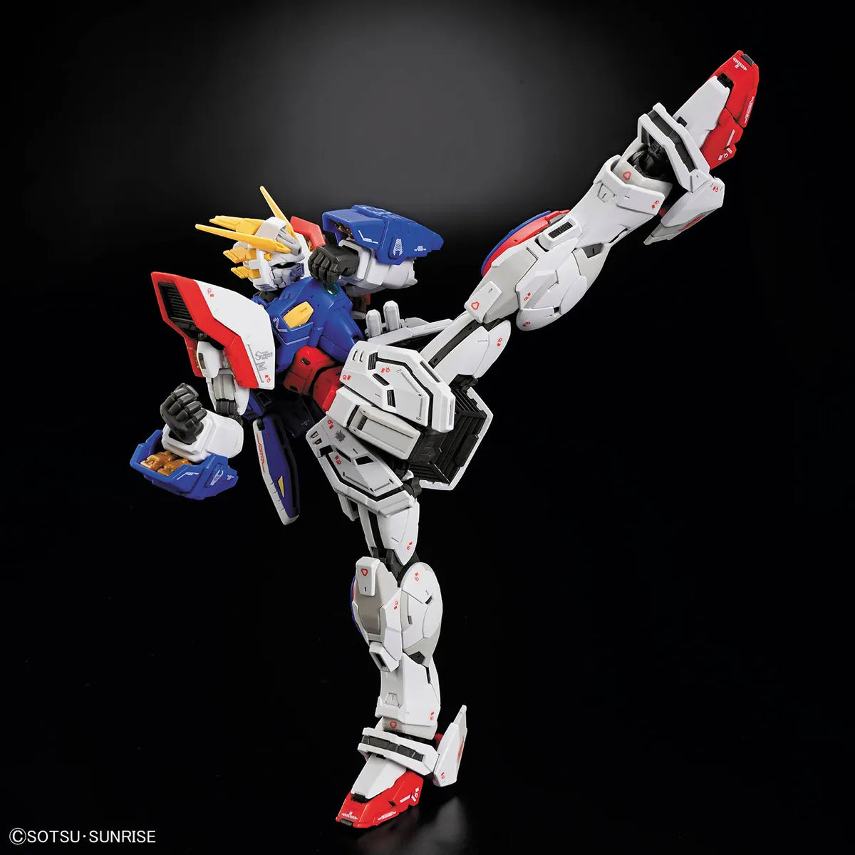 Gunpla Shining Gundam RG 1/144 – maquette montée pose coup de pied