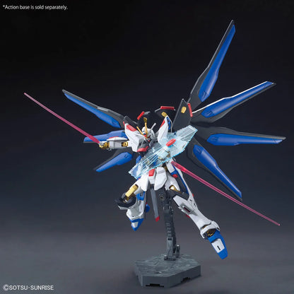 Gunpla Strike Freedom Gundam HG 1/144 – maquette montée pose avec sabres