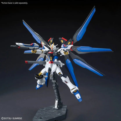 Gunpla Strike Freedom Gundam HG 1/144 – maquette montée pose avec armes