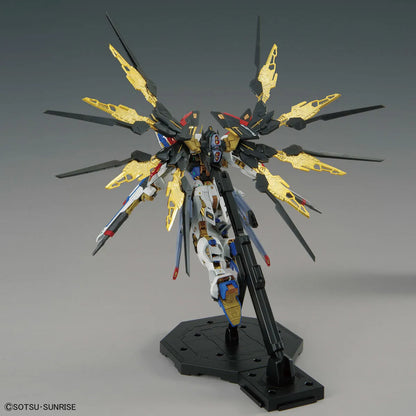 Gunpla Strike Freedom Gundam MGEX 1/100 – maquette montée vue arrière