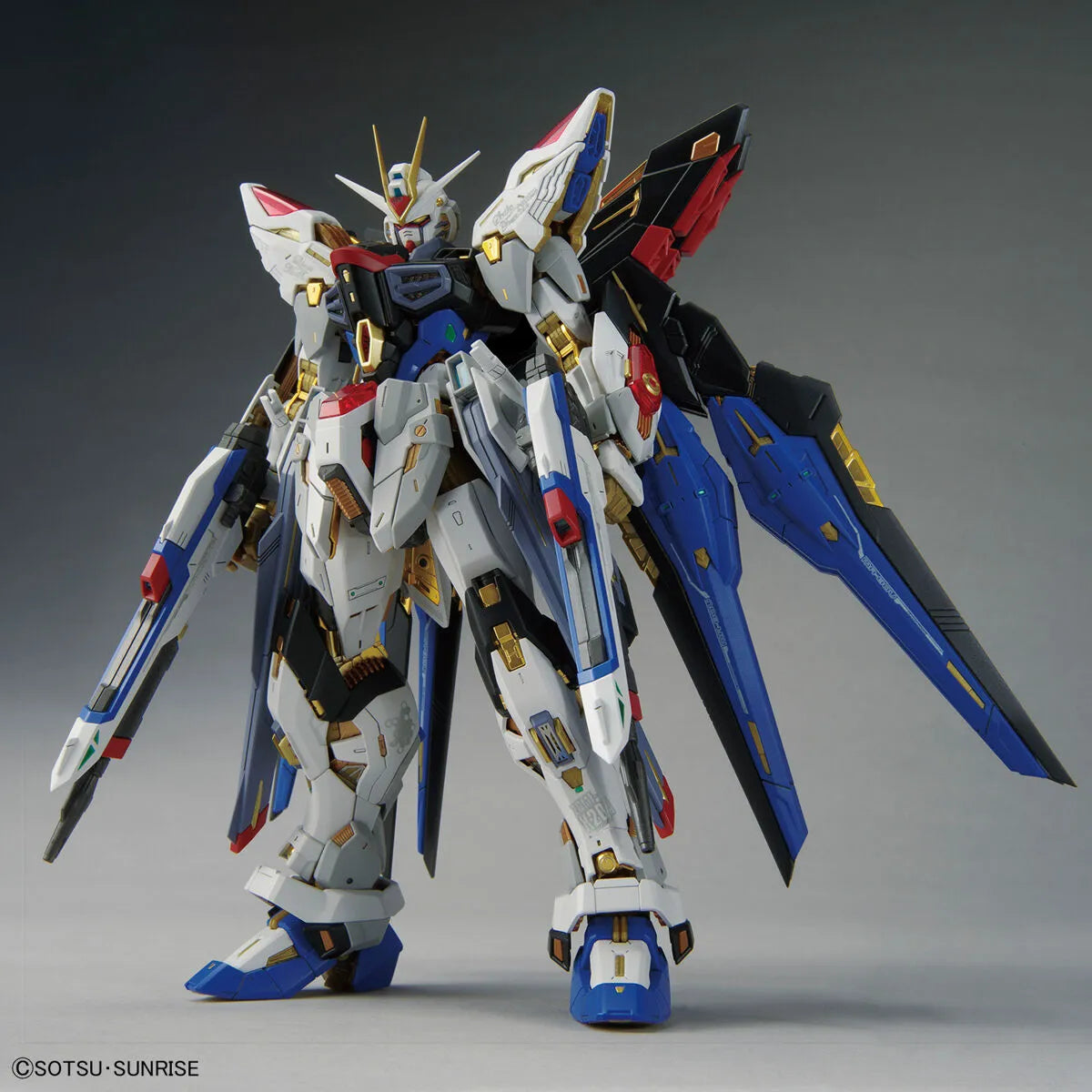 Gunpla Strike Freedom Gundam MGEX 1/100 – maquette montée vue avant