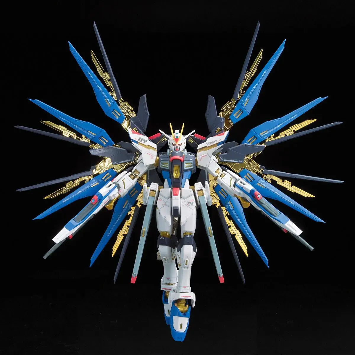 Gunpla Strike Freedom Gundam RG 1/144 – maquette montée ailes déployées