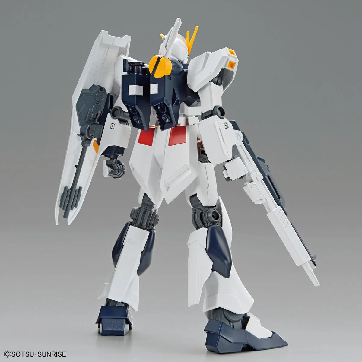 Gunpla RX-93 V Gundam EG 1/144 – maquette montée vue arrière