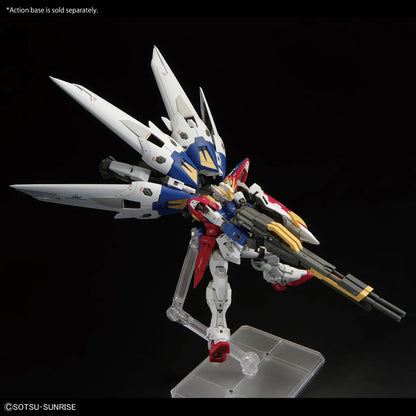 Gunpla Wing Gundam Zero HG 1/144 – maquette montée pose dynamique