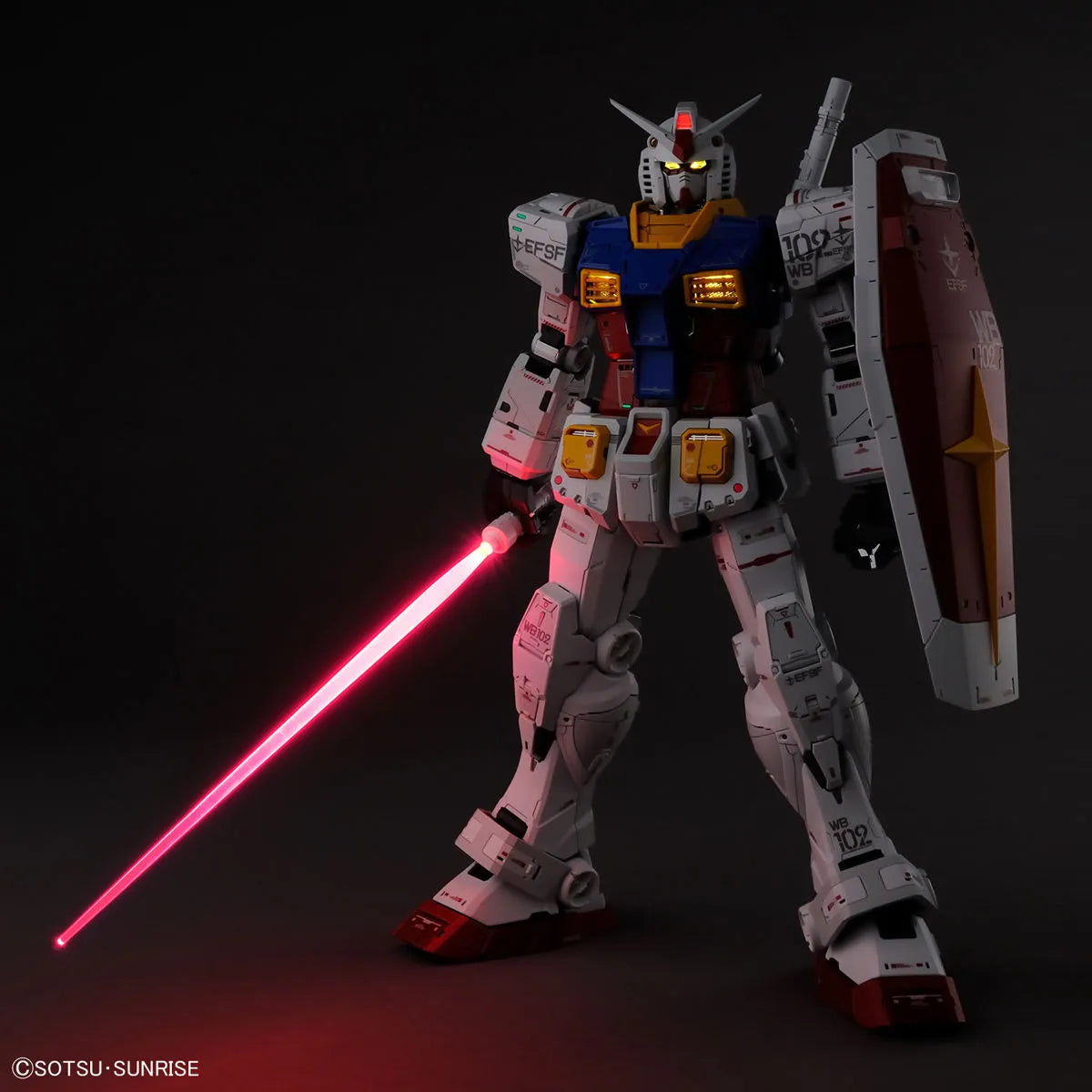 Gunpla RX-78-2 Gundam PG Unleashed 1/60 – maquette montée vue de face avec éclairage led