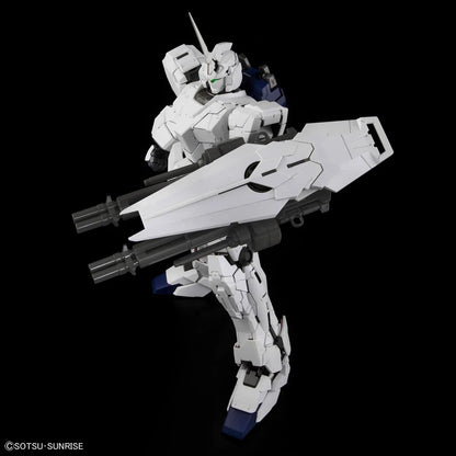 Gunpla Unicorn Gundam PG 1/60 – maquette montée posing avec bouclier