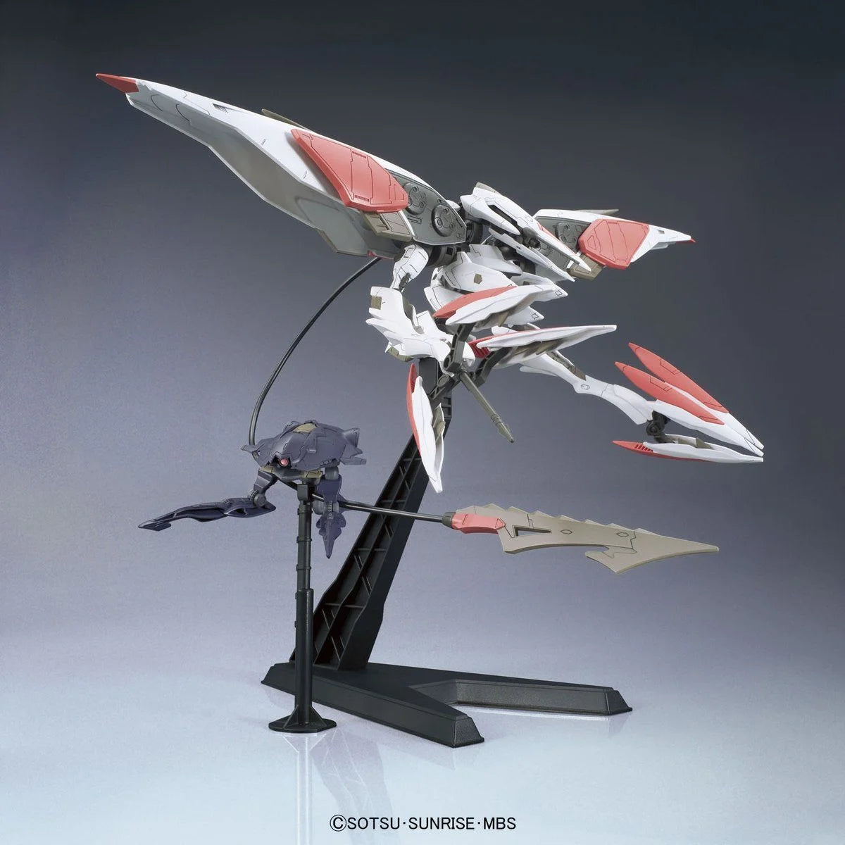 Gunpla HG 1/144 Mobile Armor Hashmal - Posing