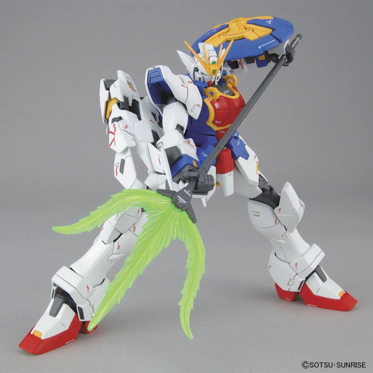 Gunpla MG Shenlong Gundam EW Ver. - Posing